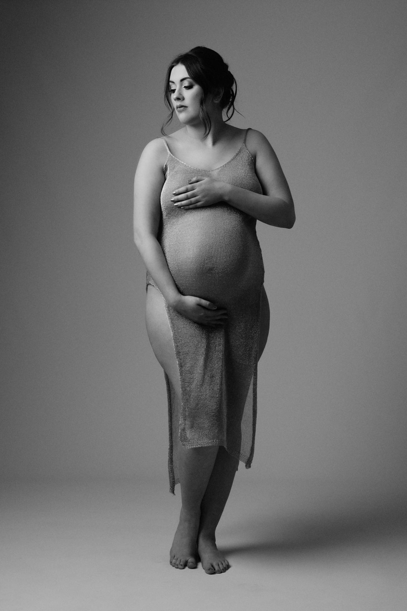 Simple Black and White Maternity Photoshoot Tianna J-Williams Photography