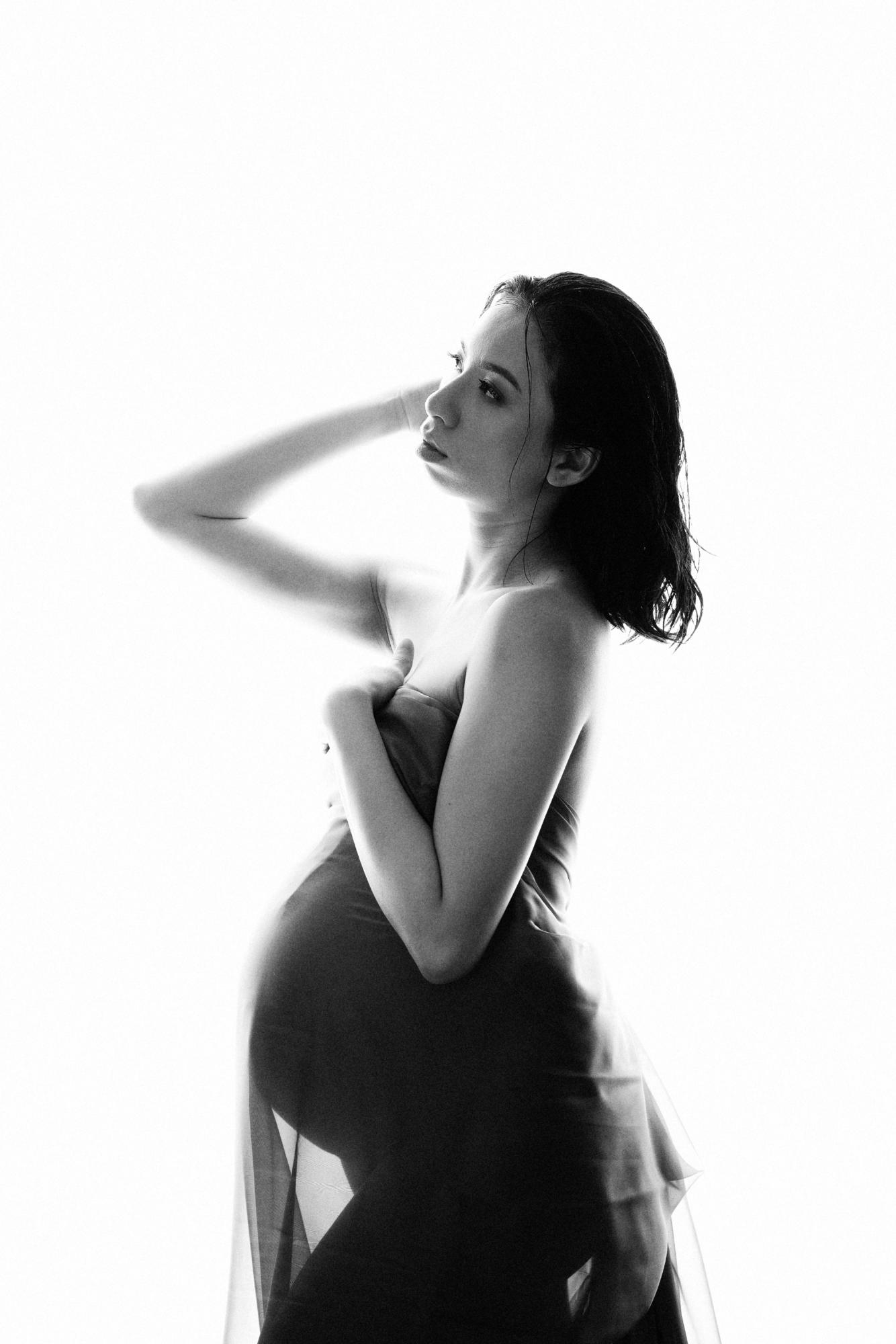 High Key White Background Maternity and Pregnancy Photoshoot Tianna J-Williams Photography