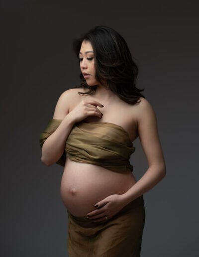 Artistic Maternity Photographer - Sheer Fabric draping and wrapping